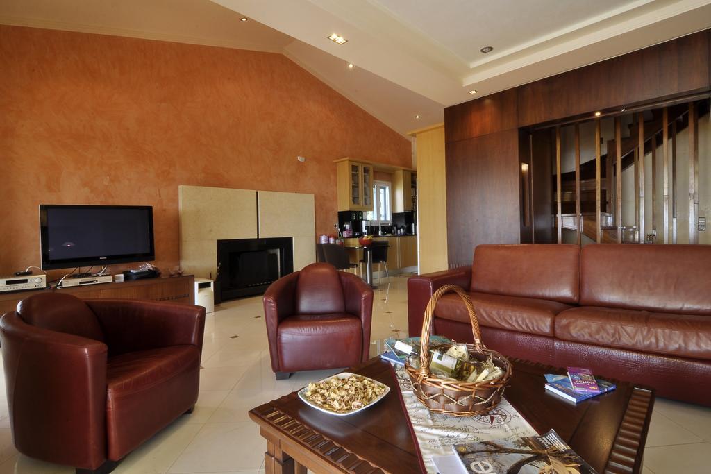 Villa Aeolos บาร์บาตี ภายนอก รูปภาพ